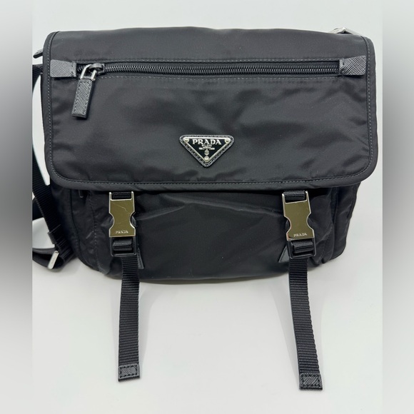 Prada Re-Nylon and Saffiano Leather shoulder bag. - Picture 6 of 14